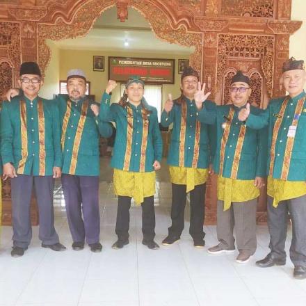 Album : foto perangkat desa srobyong